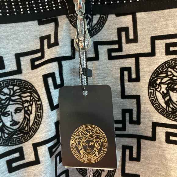 Nice track suit - Picture 2 of 9